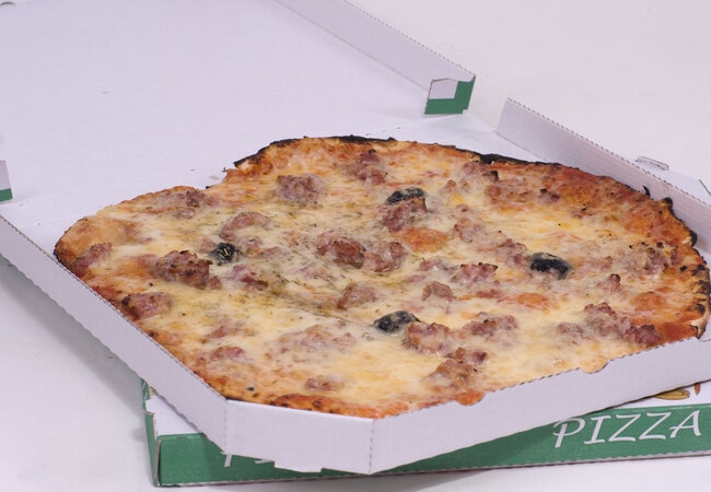 pizza dans sa boite